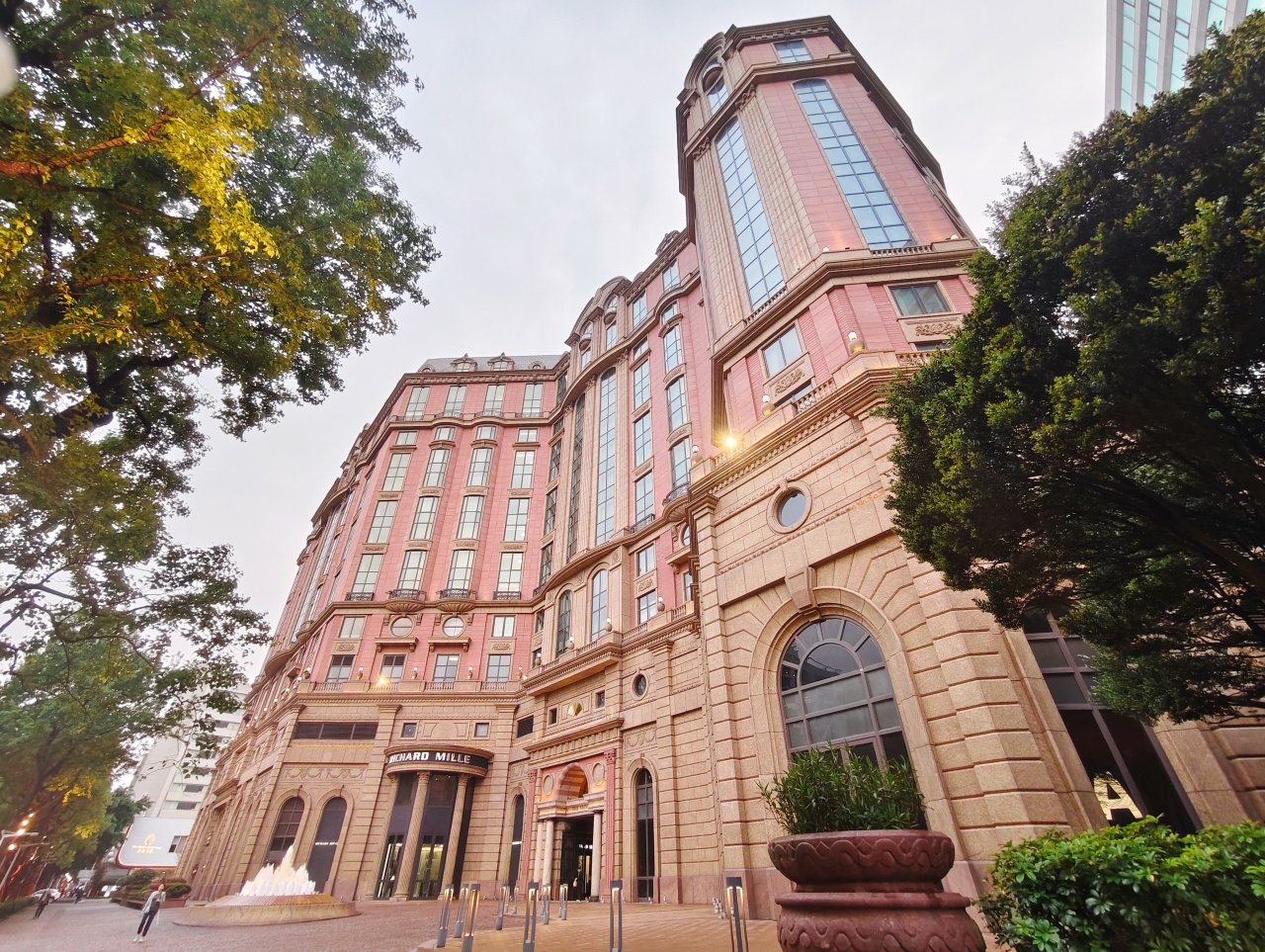 城市裡的歐洲漫遊:盧卡諾義法咖啡館(Cafe de Lugano) - 第1張圖 城市裡的歐洲漫遊:盧卡諾義法咖啡館(Cafe de Lugano)